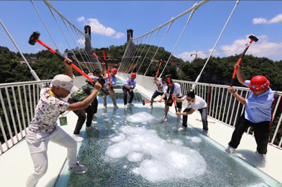 長沙到張家界云天渡玻璃橋、張家界森林公園、天子山往返三日游